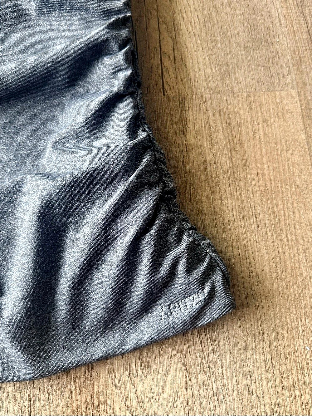 Aritzia Contour Ruched Top - Picture 5 of 5